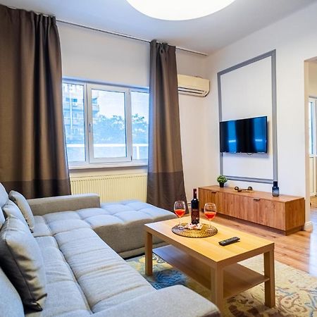 Heritage Hideaway - City'S Architectural Splendor Bukares Bagian luar foto