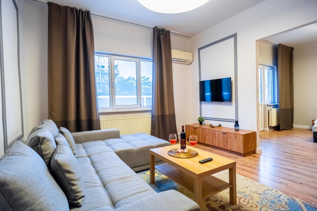 Heritage Hideaway - City'S Architectural Splendor Bukares Bagian luar foto