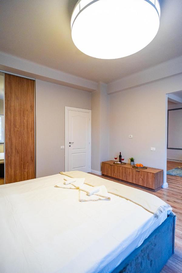 Heritage Hideaway - City'S Architectural Splendor Bukares Bagian luar foto